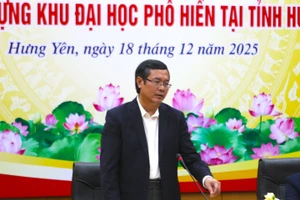 Thứ trưởng Bộ GD&ĐT Nguyễn Văn Phúc phát biểu.