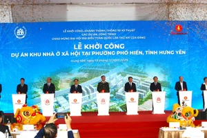 Lãnh đạo Trung ương, lãnh đạo tỉnh Hưng Yên thực hiện nghi thức khởi công dự án Khu nhà ở xã hội tại phường Phố Hiến.