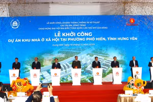Lãnh đạo Trung ương, lãnh đạo tỉnh Hưng Yên thực hiện nghi thức khởi công dự án Khu nhà ở xã hội tại phường Phố Hiến.