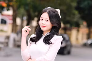 Nguyễn Diệu Linh (học sinh trường THPT Nguyễn Trãi, Hưng Yên) đạt hủ khoa khối A00 toàn quốc năm 2025. Ảnh NVCC