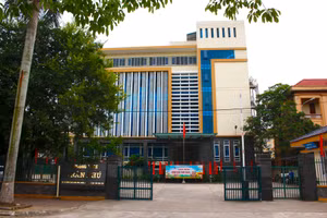 Trụ sở cơ quan nhà nước bàn giao cho Trường THCS Trần Phú được chuyển đổi công năng thành 4 phòng học, 7 phòng bộ môn và 10 phòng chức năng.