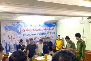 Cơ quan Công an tỉnh Hưng Yên thi hành lệnh khám xét tại nơi hoạt động của các đối tượng. Ảnh: Công an tỉnh Hưng Yên