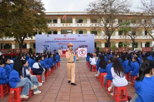 Học sinh được tuyên truyền kiến thức pháp luật về TTATGT.