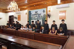 Các đối tượng bị bắt giữ. Ảnh Công an Hưng Yên