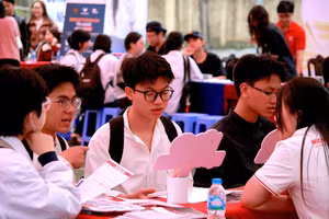 Học sinh được tư vấn tuyển sinh tại CTB Open Day.