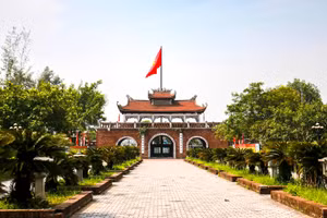 Khu lăng mộ và đền thờ các vị vua triều Trần thuộc xã Long Hưng, tỉnh Hưng Yên.