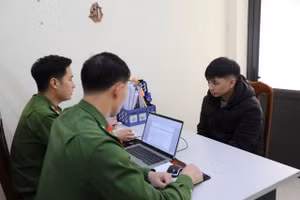 Trần Trung Hiểu tại cơ quan công an. Ảnh: Công an tỉnh Hưng Yên.