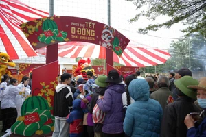 Phiên chợ đón tiếp hơn 1.600 khách hàng là những người có hoàn cảnh đặc biệt khó khăn.