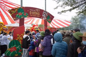 Phiên chợ đón tiếp hơn 1.600 khách hàng là những người có hoàn cảnh đặc biệt khó khăn.