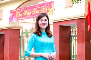 Bà Nguyễn Thị Thùy Trang - Bí thư Chi bộ, Hiệu trưởng Trường Tiểu học và THCS Quang Trung (phường Phố Hiến) ứng cử viên ĐBQH Khóa XVI. Ảnh: NVCC