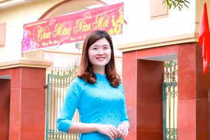 Bà Nguyễn Thị Thùy Trang, Bí thư Chi bộ, Hiệu trưởng Trường Tiểu học và THCS Quang Trung (phường Phố Hiến, tỉnh Hưng Yên).