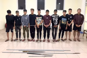 Các đối tượng trong vụ việc tại cơ quan Công an. Ảnh: Công an tỉnh Hưng Yên