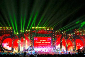 Lễ khai mạc với điểm nhấn là chương trình nghệ thuật có chủ đề “Rực sáng di sản triều Trần - Rạng rỡ chào kỷ nguyên mới”.