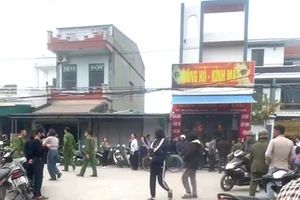 Lực lượng chức năng phong toả hiện trường.