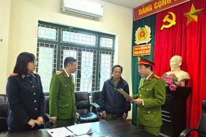 Công an tỉnh Hưng Yên công bố các quyết định khởi tố vụ án, khởi tố bị can đối với Nguyễn Viết Long.