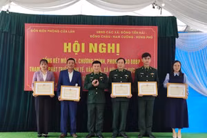Ban Chỉ huy Bộ đội Biên phòng tỉnh Hưng Yên khen thưởng các 5 cá nhân có thành tích tiêu biểu.