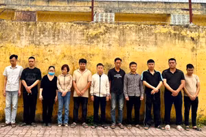 Các đối tượng tại cơ quan Công an. Ảnh: Công an tỉnh Hưng Yên