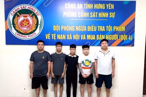 Các đối tượng tại cơ quan Công an. Ảnh: Công an tỉnh Hưng Yên cung cấp