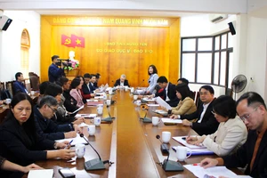 Hội nghị được tổ chức trực tiếp tại Sở GD&ĐT và kết nối trực tuyến tới gần 200 điểm cầu trên địa bàn tỉnh.