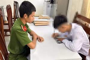 N.D.D tại cơ quan công an. Ảnh Công an tỉnh Hưng Yên.