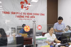 UBND tỉnh Hưng Yên vừa ban hành Chỉ thị về việc chấn chỉnh tình trạng lạm dụng yêu cầu nộp giấy tờ bản sao công chứng trong giải quyết các thủ tục hành chính.