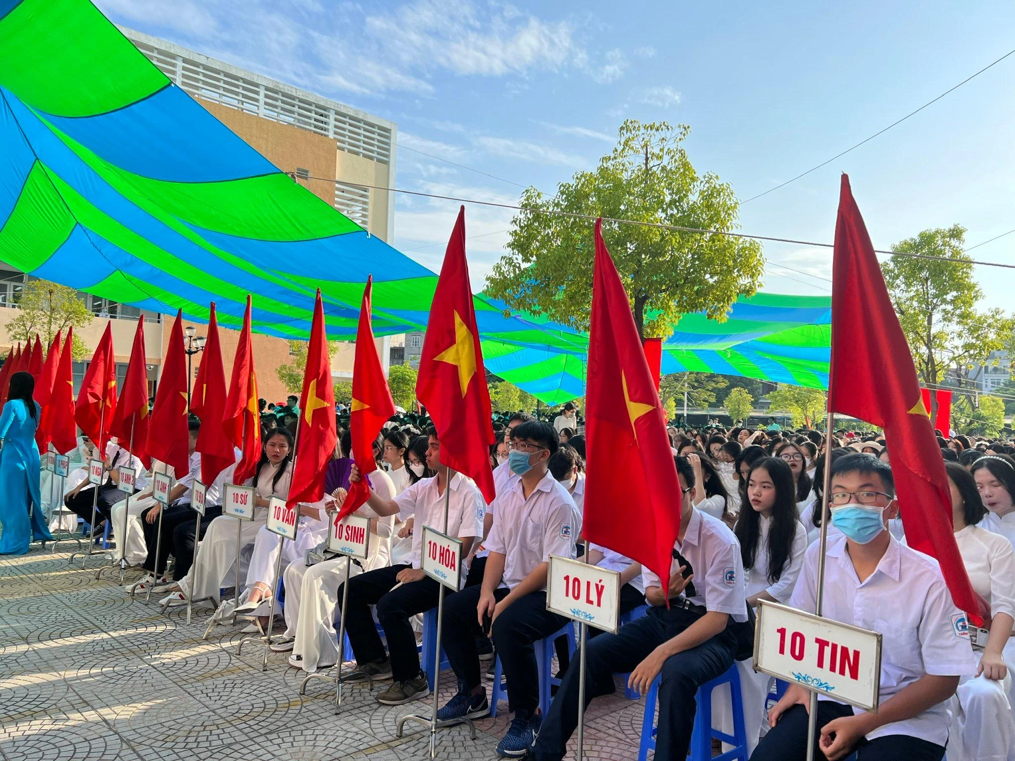 Học sinh Trường THPT chuyên Trần Phú sẵn sàng đón năm học mới 2022-2023.