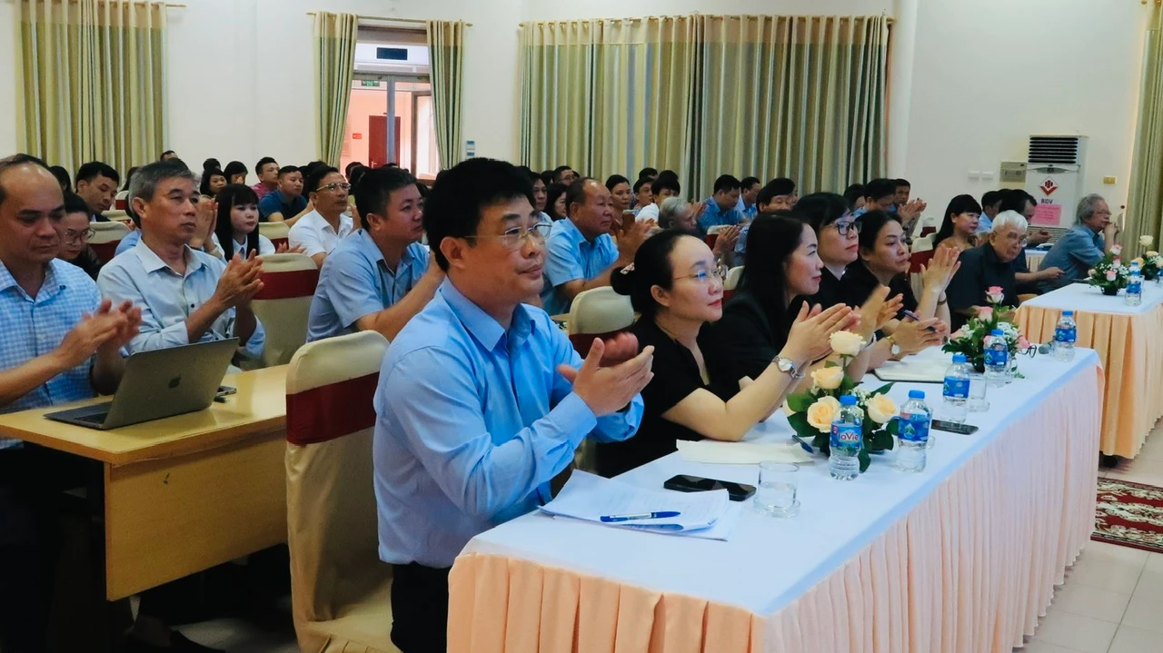 Chương trình Khai mạc Hội đồng thẩm định SGK lớp 9 tại Hải Phòng sáng 8/8.