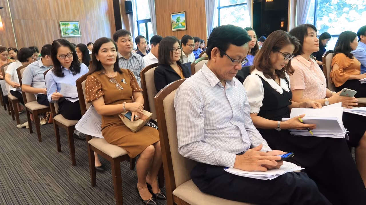 Cán bộ, lãnh đạo Ngành Giáo dục các địa phương tham dự Hội nghị ngày 26/7.