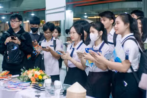 Học sinh trải nghiệm tại ngày hội Tư vấn Tuyển sinh - Hướng nghiệp (Ngày Mở lần thứ 19 năm 2026).