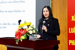 TS Võ Nguyên Hoàng Phúc - Viện Sở hữu trí tuệ, Khởi nghiệp và Đổi mới sáng tạo, Trường Đại học Luật TPHCM trình bày tham luận.