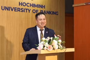 GS.TS. Nguyễn Đức Trung, Hiệu trưởng Trường Đại học Ngân hàng TPHCM phát biểu tại buổi lễ. Ảnh: NTCC.