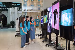 Triển lãm tại ArtTech Fusion 2024. Ảnh: UEH