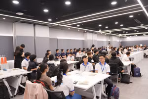 Sinh viên Trường Đại học Công nghệ Thông tin tham dự buổi khai giảng môn học "Phát triển Kỹ năng Lập trình Game ứng dụng trong thực tế". Ảnh: UIT