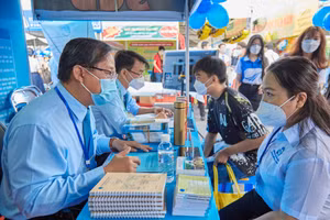 Hoạt động tư vấn tuyển sinh của Trường Đại học Sài Gòn. Ảnh: SGU