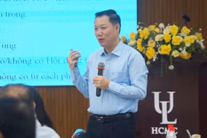 Ông Nguyễn Tiến Thảo - Vụ trưởng Vụ Giáo dục đại học phát biểu tại hội thảo. Ảnh: Mạnh Tùng