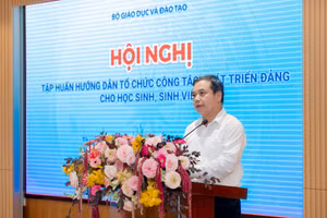 Ông Hoàng Đức Minh, Vụ trưởng Vụ Học sinh, sinh viên (Bộ GD&ĐT) phát biểu tại hội nghị.