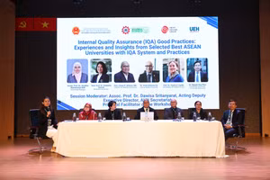 Phiên thảo luận tại Hội thảo quốc tế "Triển khai hệ thống Bảo đảm chất lượng bên trong – Vì tương lai bền vững của giáo dục đại học ASEAN". Ảnh: UEH