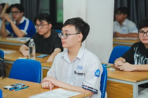 Thí sinh dự thi Đánh giá năng lực do Đại học Quốc gia TPHCM tổ chức năm 2025. Ảnh: HUIT