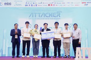 Nhóm URAx giành giải nhất ATTACKER 2025.