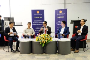 Phiên thảo luận tại hội thảo Triển khai khung năng lực số cho sinh viên - Kinh nghiệm quốc tế và thực tiễn Việt Nam. Ảnh: Mạnh Tùng