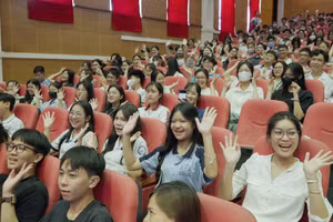 Hàng nghìn học sinh tham dự ngày hội Hướng nghiệp - Trải nghiệm HCMUE Open Day 2025.