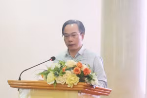 Thứ trưởng Bộ GD&ĐT Hoàng Minh Sơn phát biểu tại hội nghị. Ảnh: H.P