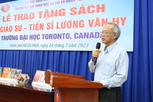 GS.TS Lương Văn Hy - Trường Đại học Toronto, Canada làm Giáo sư thỉnh giảng tại Đại học Quốc gia TPHCM. Ảnh: VNUHCM