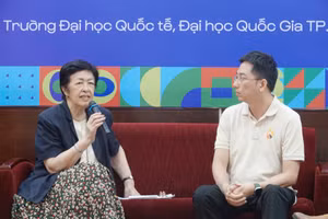 Bà Tôn Nữ Thị Ninh, nguyên Phó Chủ nhiệm Ủy ban Đối ngoại Quốc hội, chia sẻ tại chương trình. Ảnh: HCMIU