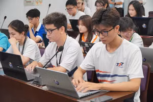 Thí sinh tham dự cuộc thi "Sinh viên Việt Nam với Hiểu biết tài chính" năm 2025. Ảnh: TDTU