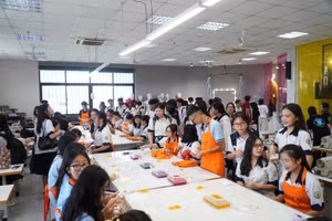 Học sinh THPT trải nghiệm môi trường học tập tại Trường Đại học Tôn Đức Thắng. Ảnh: B.T.T