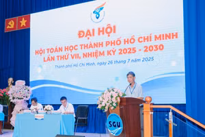 PGS.TS Phạm Hoàng Quân, Chủ tịch Hội Toán học TPHCM phát biểu tại đại hội. Ảnh: SGU