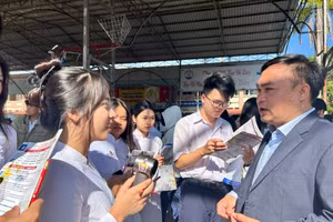 Hoạt động tư vấn tuyển sinh năm 2026 của Trường Đại học Ngân hàng TPHCM. Ảnh: HUB.