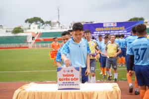 Tổng số tiền vận động được tại trận giao hữu là 1 tỷ 334,2 triệu đồng. Ảnh: UFM