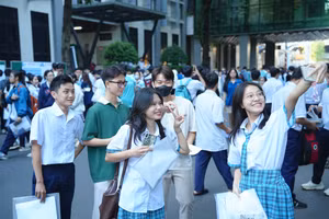 Thí sinh tham dự kỳ thi đánh giá năng lực tại điểm thi Trường Đại học Công Thương TPHCM. Ảnh: HUIT